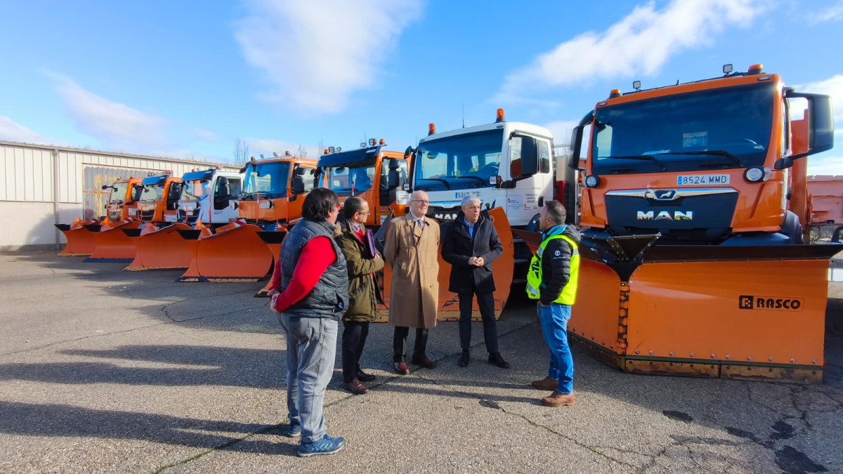Imagen: ICAL / El delegado territorial de la Junta de Castilla y León en León, Eduardo Diego, preside una reunión entre administraciones de la provincia para coordinar el dispositivo de prevención de nevadas en León