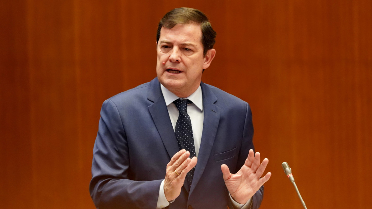 Imagen: Alfonso Fernández Mañueco interviene en el último pleno de las Cortes de Castilla y León, marcado por reproches cruzados entre PP, PSOE y Vox. Valladolid, 16 de diciembre de 2025. / Foto: Leticia Pérez - Ical