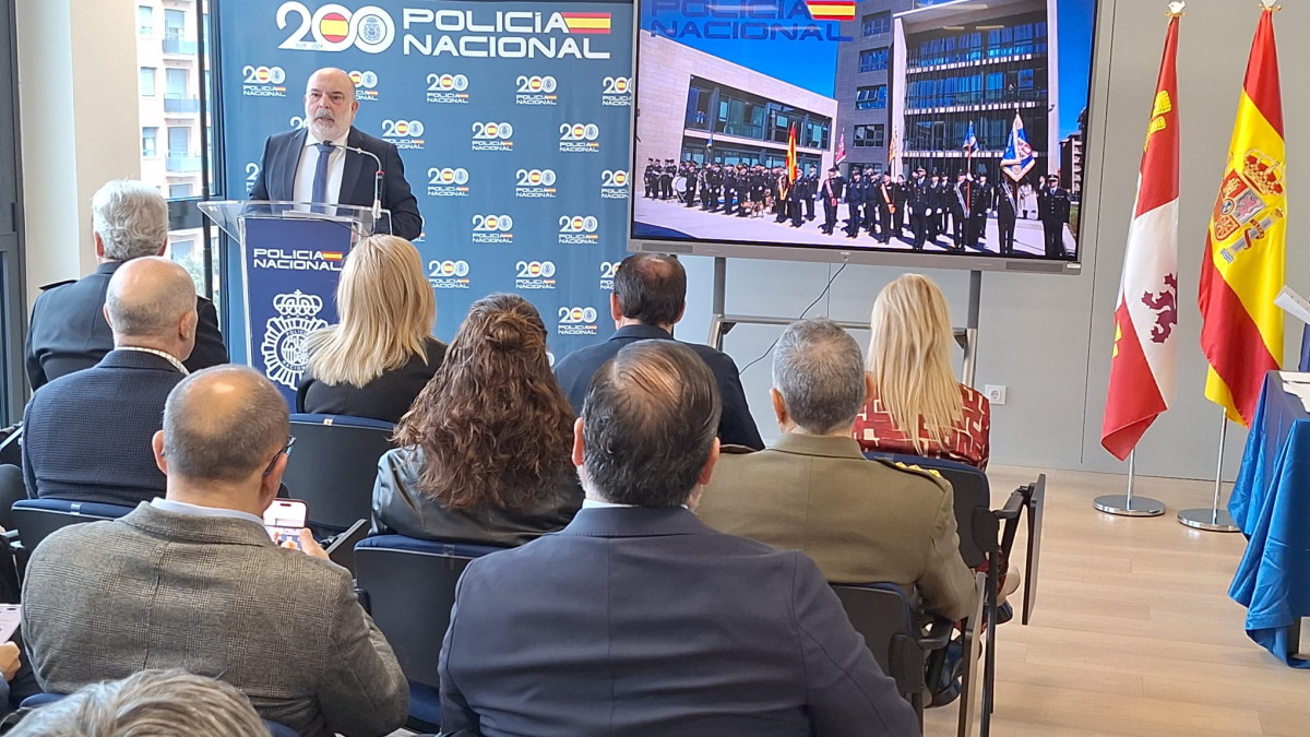 Imagen: El subdelegado del Gobierno en Soria, Miguel Latorre, durante su intervención en el acto. 