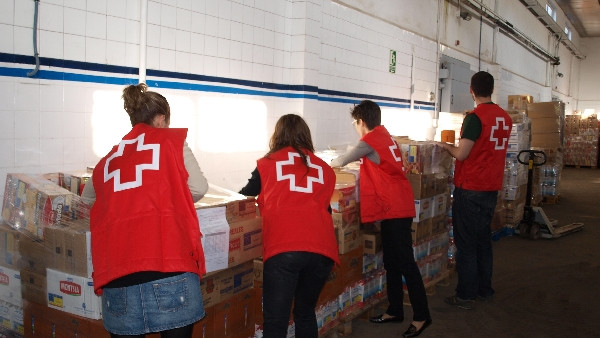 Imagen: Alumnos del master en Cirujía Bucal, Implantología y Periodoncia del Colegio Ocial de Dentistas de León, realizan un implante dental en la Clínica Solidaria de León. Campillo