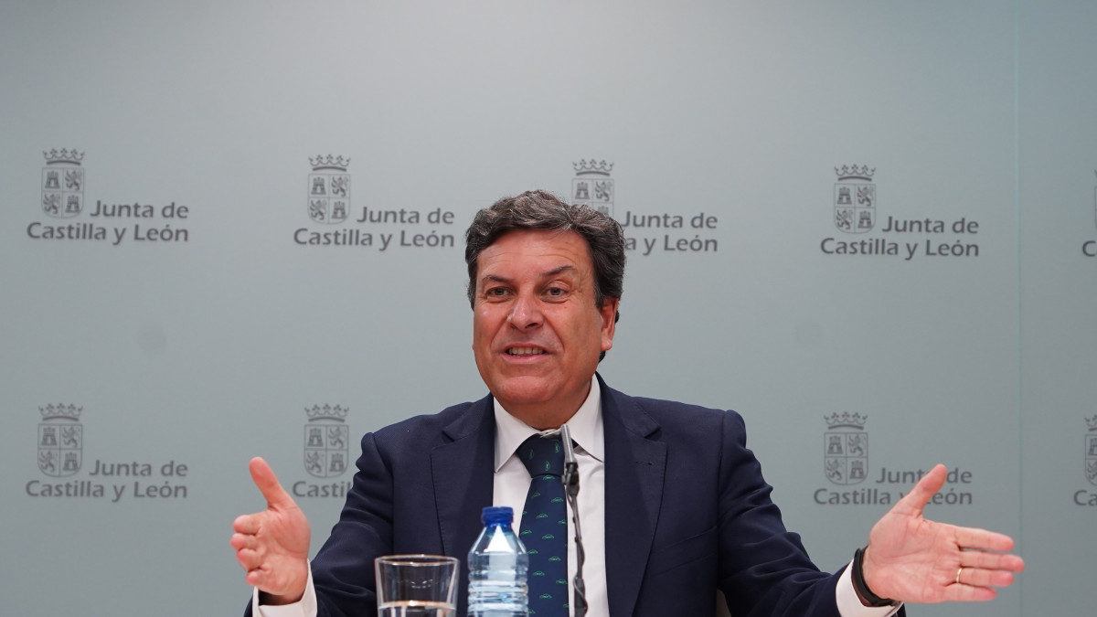 Imagen: ICAL. Carlos Fernández Carriedo, portavoz del ejecutivo de Castilla y León, en la rueda de prensa posterior al Consejo de Gobierno.