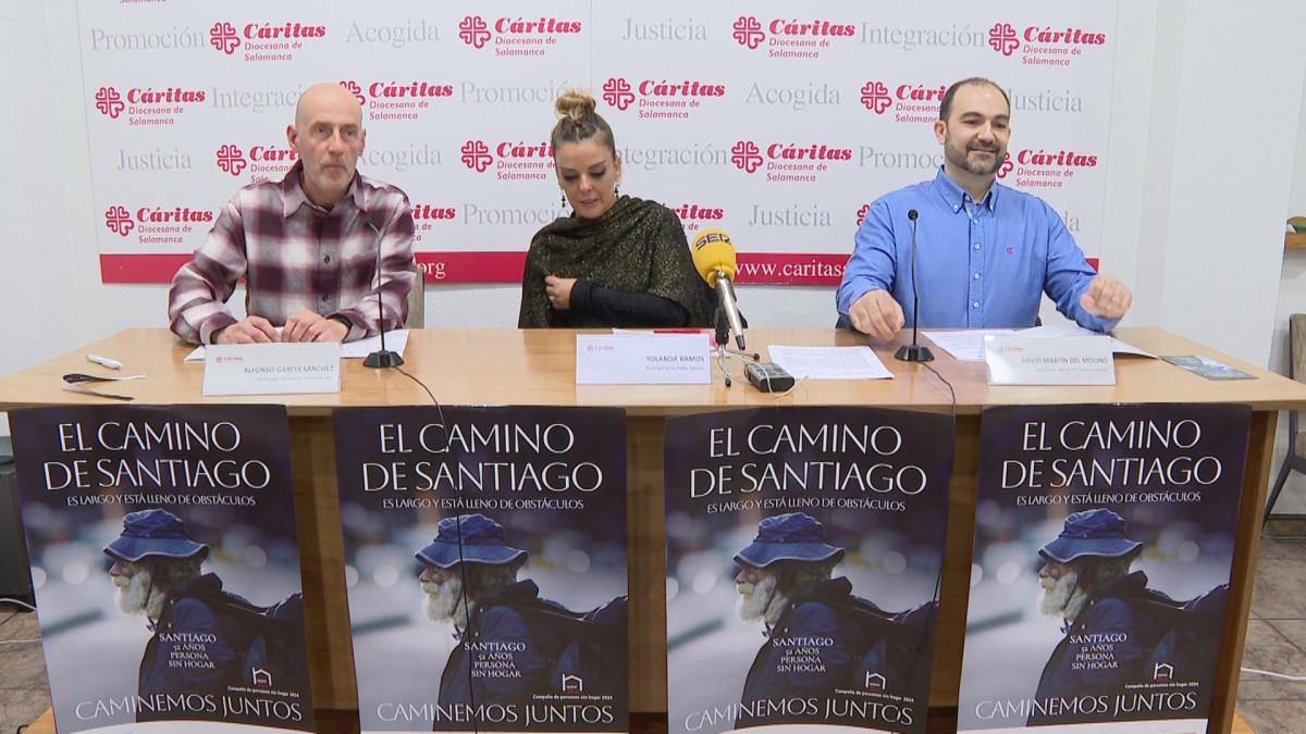 Imagen: Alfonso García, Coordinador del centro Padre Damián, Yolanda Ramos, una de las usuarias y David Martín, Coordinador de Espacio abierto, durante la presentación de la campaña.