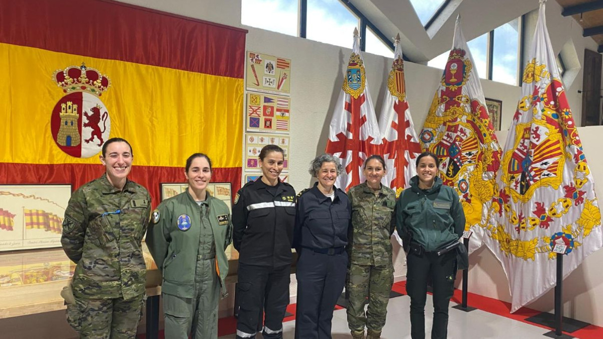 Imagen: Foto de grupo en el Museo Retógenes de las mujeres participantes en esta jornada. 