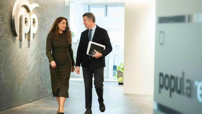 Imagen: magen de Alberto Núñez Feijóo, líder del PP junto a Ester Muñoz, nombrada portavoz en el Congreso