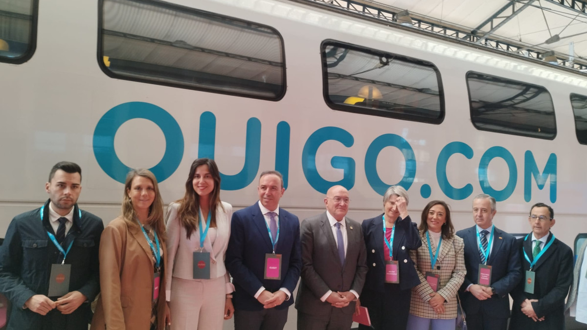 Imagen: EsRadio Castilla y León. Numerosas autoridades presentes en el acto para inaugurar la llegada de Ouigo a Valladolid.