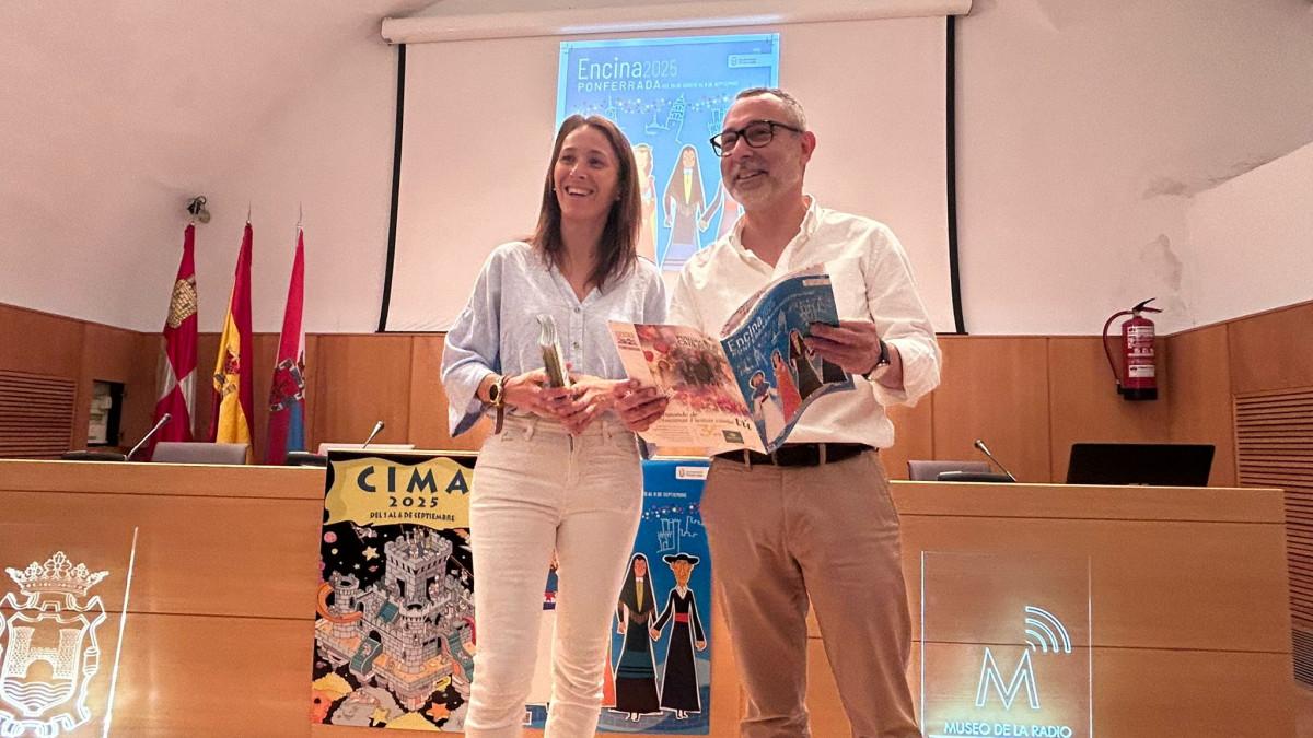 Imagen: Carlos Cortina y Eva González presentaron el programa de las fiestas