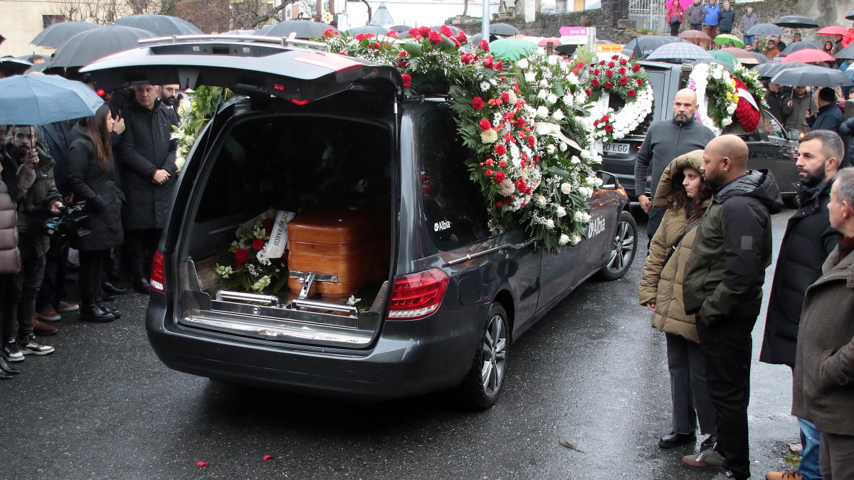 Imagen: ICAL. La localidad leonesa de Caboalles de Abajo acoge el funeral de Anilso Soares, el minero de Laciana fallecido en Asturias.