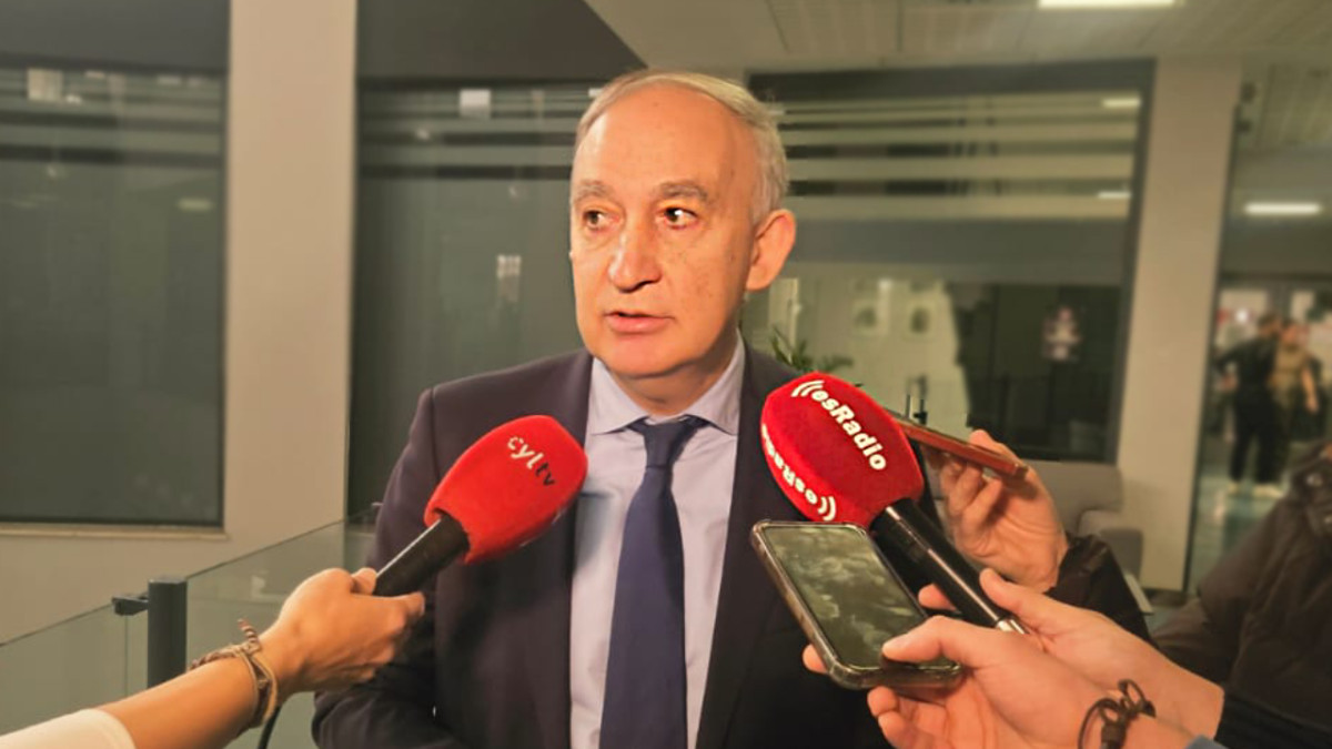 Imagen: El Rector de la Universidad de Valladolid, Antonio Largo, durante una atención a medios de Edigrup | esRadio CyL