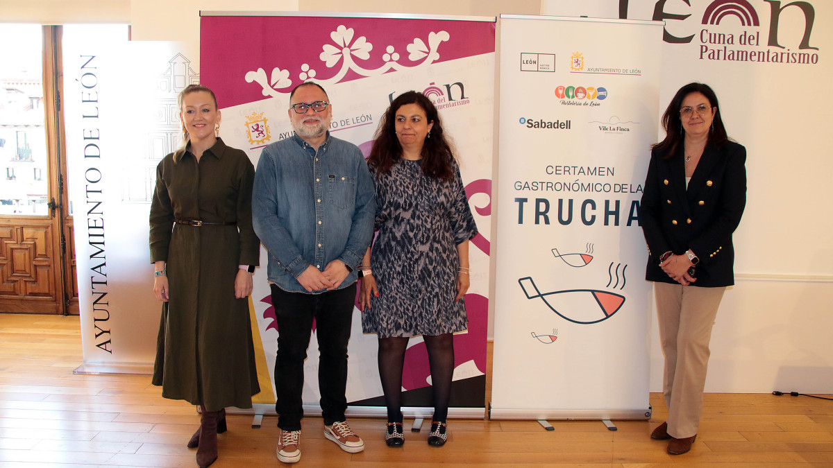 Imagen: La concejala de Turismo de León, Mercedes Escudero, presenta la convocatoria del Certamen Gastronómico de la Trucha 2026 junto a Paula Álvarez y Óscar García, gerente y presidente de la Asociación Hostelería de León