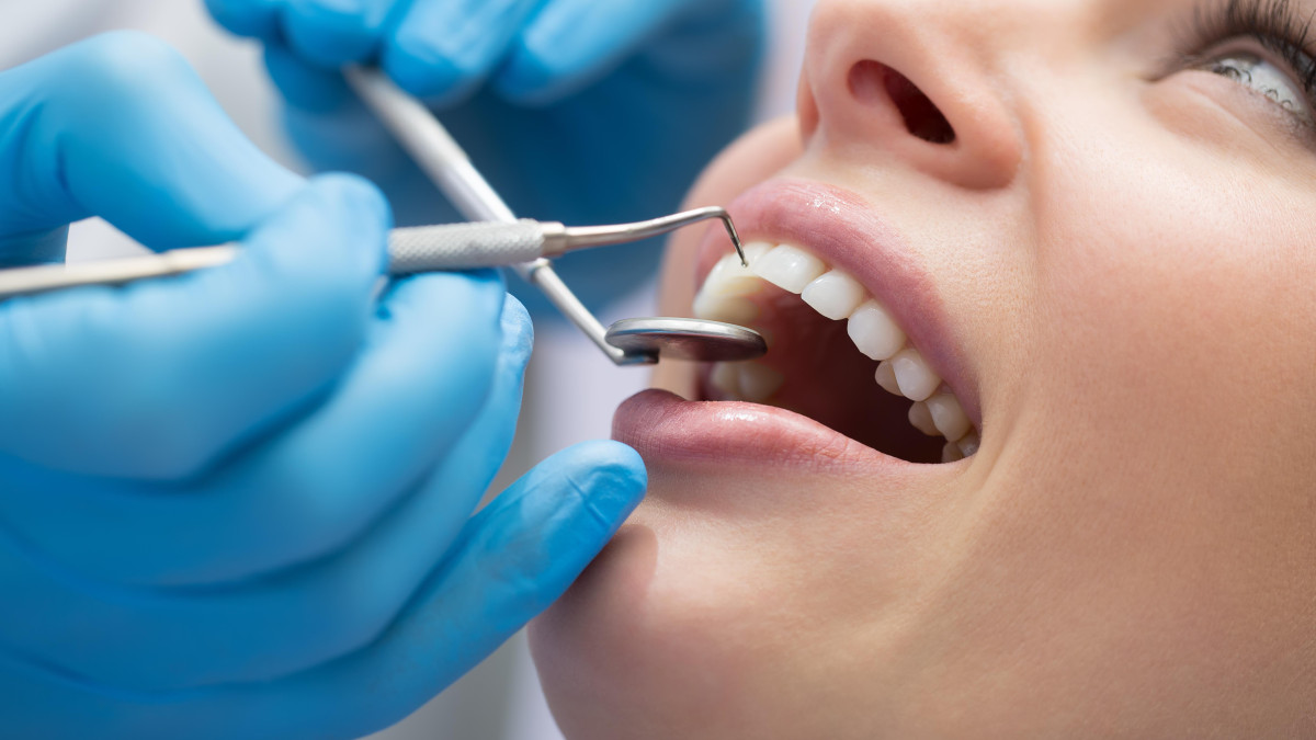 Imagen: Desde el Colegio insisten en la importancia de acudir periódicamente al dentista para realizar revisiones rutinarias. 