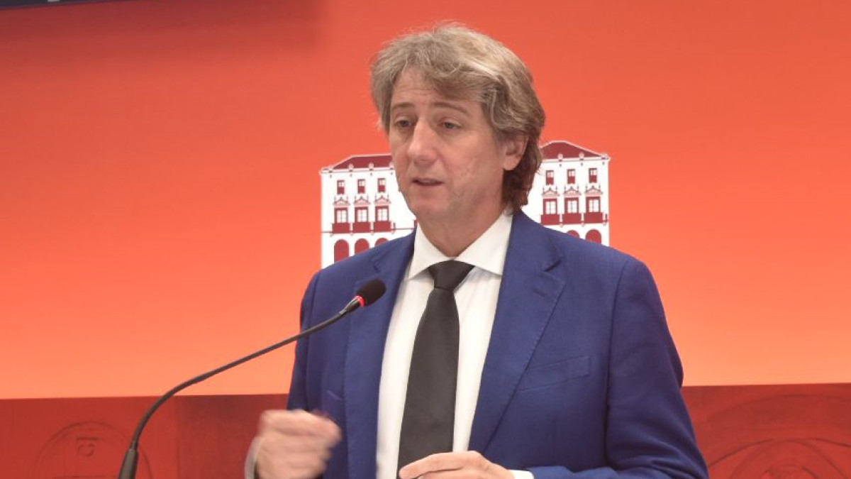 Imagen: ICAL. Imagen de Carlos Martínez, alcalde de Soria, en una rueda de prensa.