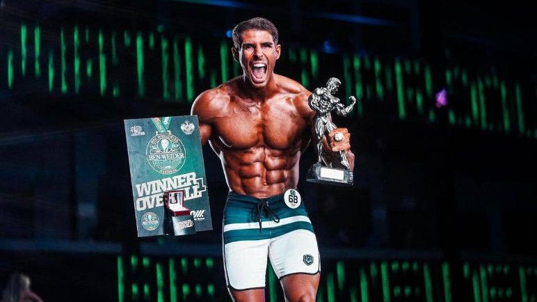 Imagen: Rober Fernández posando como campeón de la Ben Weider Classic