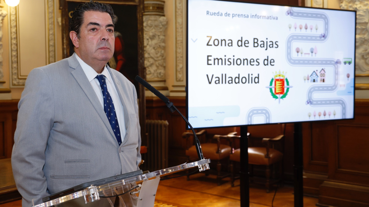 Imagen: Ayuntamiento de Valladolid. El concejal de Tráfico y Movilidad, Alberto Gutiérrez Alberca, presenta el diseño de la Zona de Bajas Emisiones.