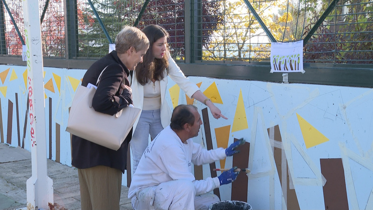 Imagen: La concejala de Familia e Igualdad de Oportunidades, Miryam Rodríguez, durante su visita a las pistas municipales Mariano Torres.
