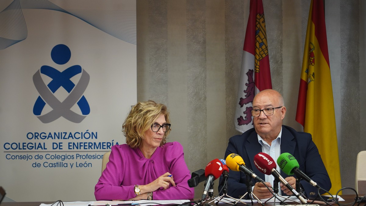 Imagen: Miriam Chacón / ICAL. La organización colegial de Enfermería de Castilla y León presenta el informe ''La situación de la profesión enfermera. Informe de Recursos Humanos. 2023''. Intervienen el presidente del Consejo Autonómico de Enfermería de Castilla y León, Enrique Ruiz Forner, y la secretaria general, Isabel Galán Andrés.