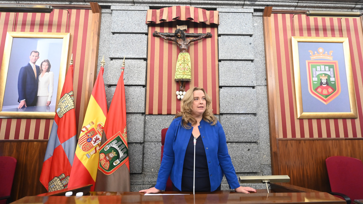 Imagen: ICAL. La alcaldesa de Burgos, Cristina Ayala, en el pleno municipal donde se ha roto el pacto de gobierno PP-VOX.