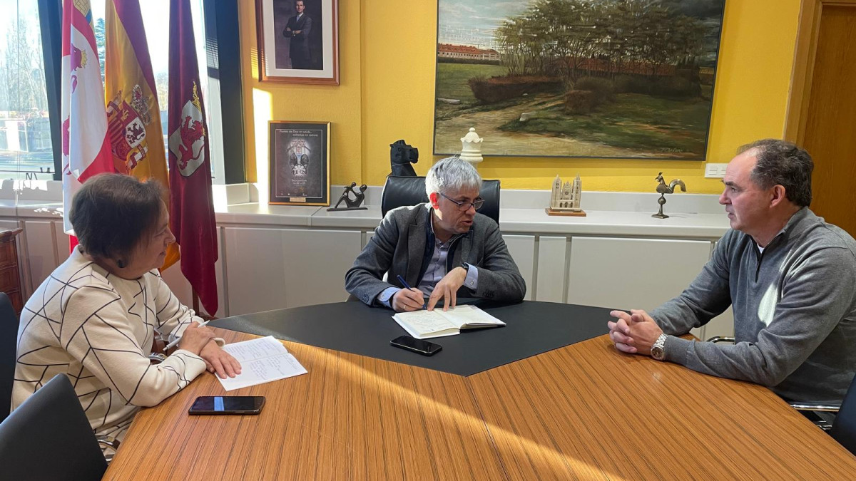 Imagen: Reunión de Eduardo Diego con Manuel Cerecedo