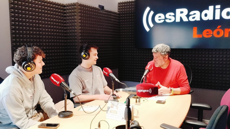 Imagen: Manos Arriba / Diego Bajo y Héctor Herrero durante su entrevista en el programa Manos Arriba