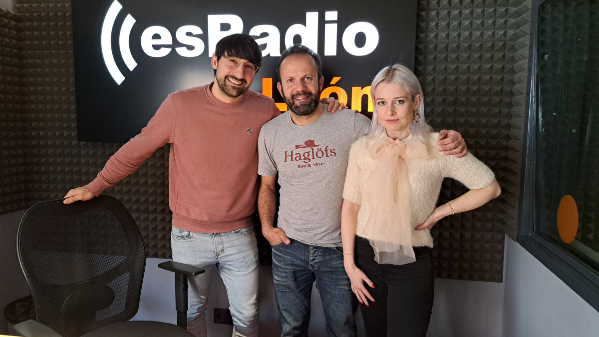 Imagen: Los espeleólogos leoneses Tania García y Pedro González en EsRadio León.