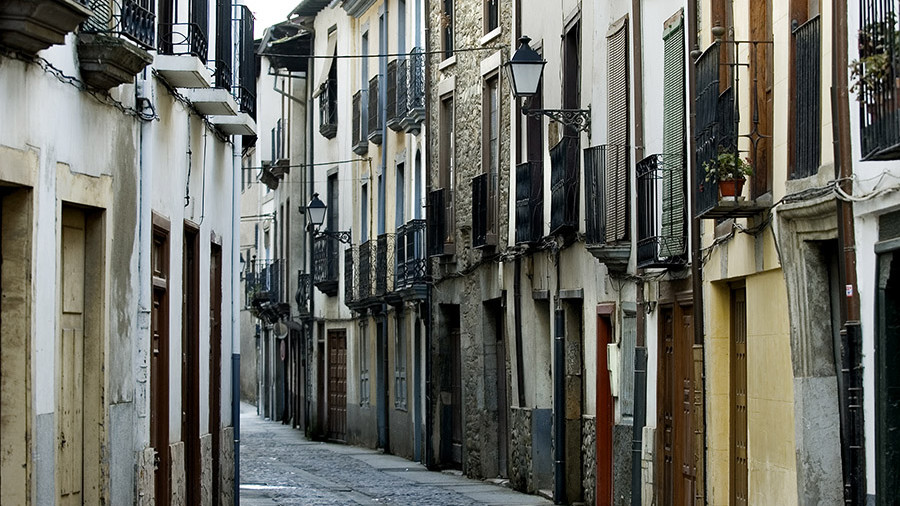 Imagen: La calle del Agua de Villafranca de El Bierzo será peatonal