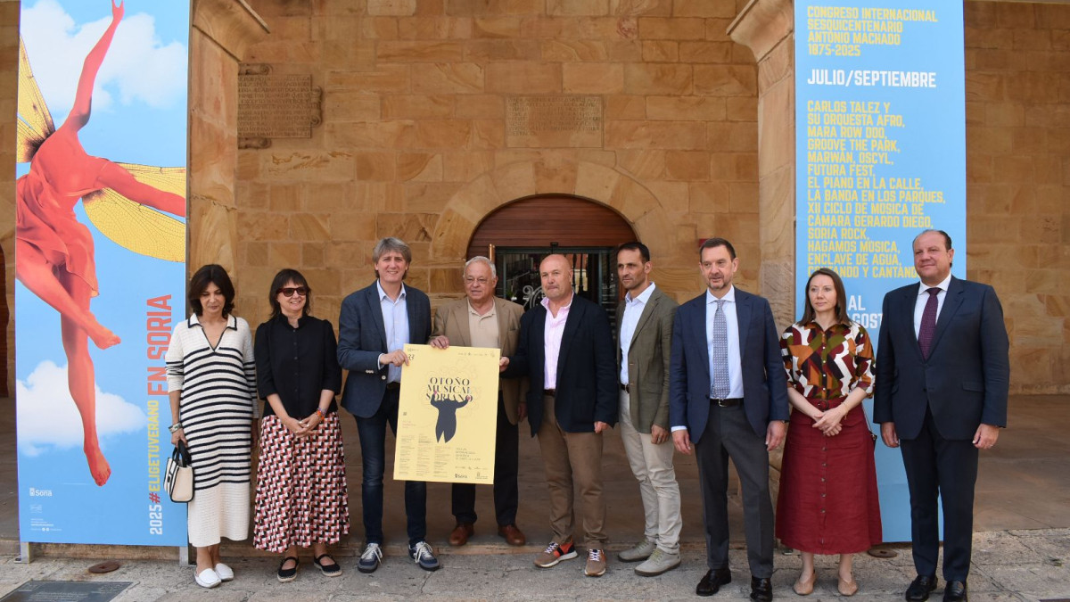 Imagen: El consejero de Cultura, Turismo y Deporte, Gonzalo Santonja, y el alcalde de Soria, Carlos Martínez, han presentado hoy el XXXIII ‘Otoño Musical Soriano.