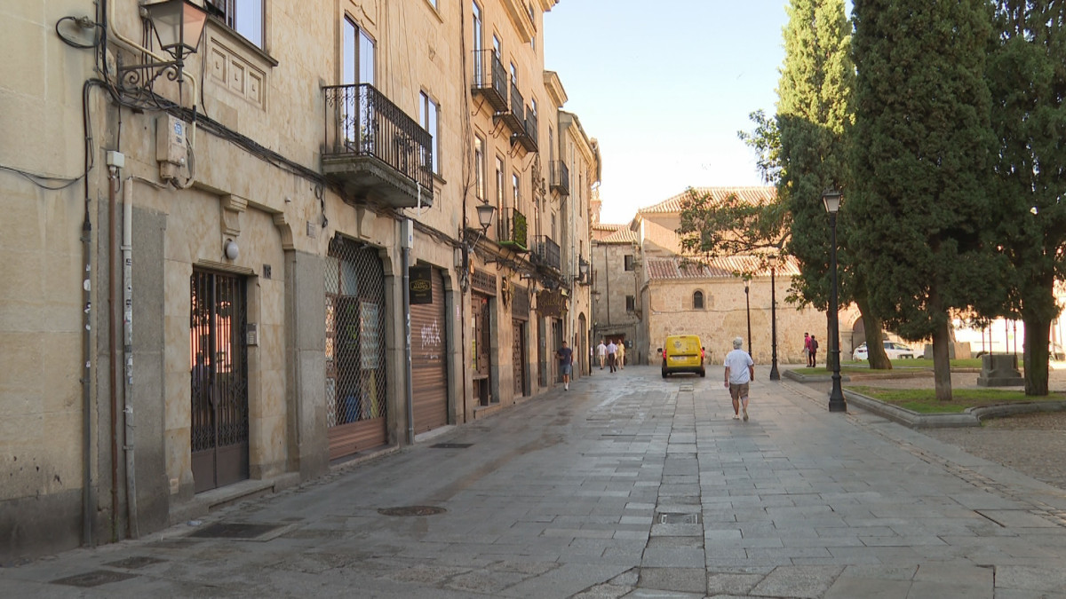 Imagen: Una imagen de la céntrica calle de Bordadores en la capital salmantina.