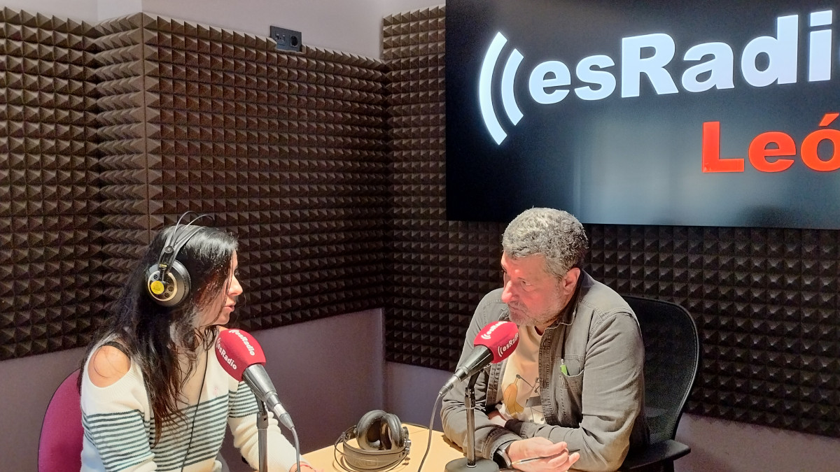 Imagen:  Lorena González, una de las gerentes de Dosmasuno Huella Creativa, durante la entrevista en el programa de Manos Arriba 