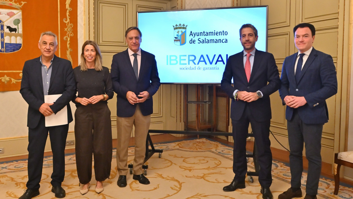 Imagen: Momento previo a la firma de renovación del convenio