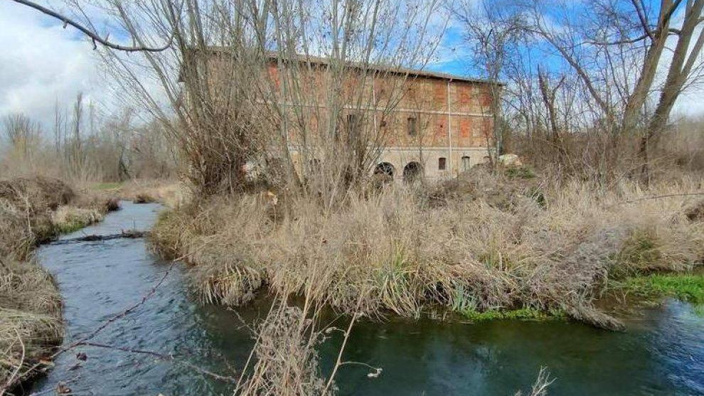 Imagen: La Presa del Bernesga a su paso por el molino de Carbajal.