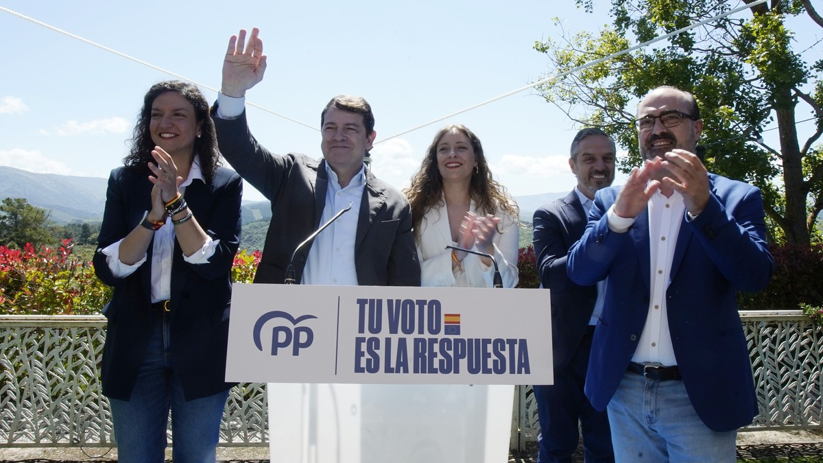 Imagen: ICAL. El presidente del PP en Castilla y León, Alfonso Fernández Mañueco, acompañado de otros compañeros populares en el inicio de campaña electoral para los comicios del 9J.