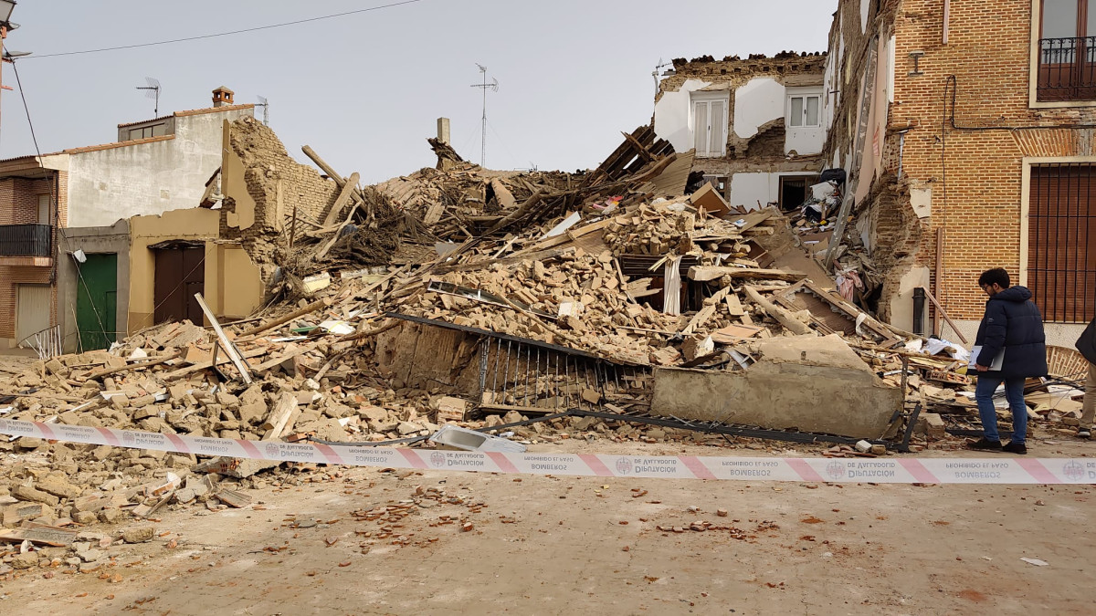 Imagen: esRadio Castilla y León. Vivienda derruida en Siete Iglesias de Trabancos (Valladolid).