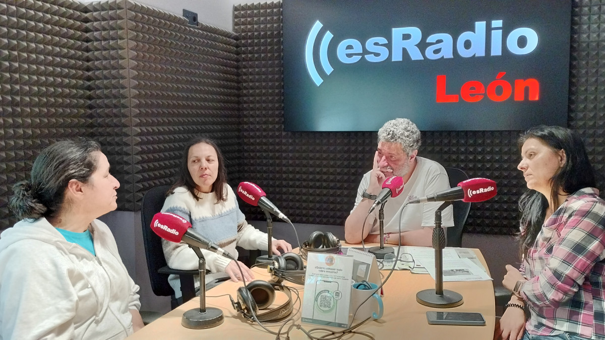 Imagen: Pilar Amenedo y Nuria Santos durante la entrevista en el programa Manos Arriba