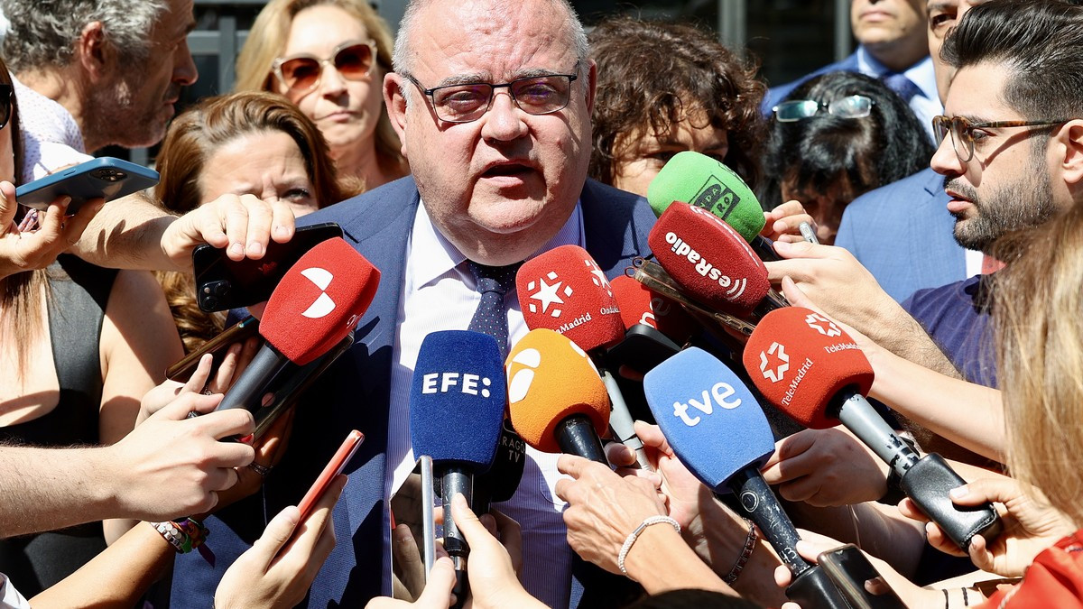 Imagen: ICAL |Juan Lázaro  - El consejero de Sanidad Alejando Vázquez, asiste a la reunión del consejo territorial del sistema de salud.