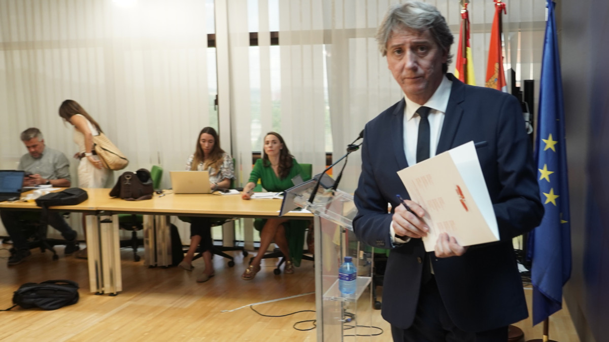 Imagen: ICAL. El secretario general PSOE en Castilla y León, Carlos Martínez, niega la presunta filtración de información antes del registro de la UCO en el Ayuntamiento de Soria.