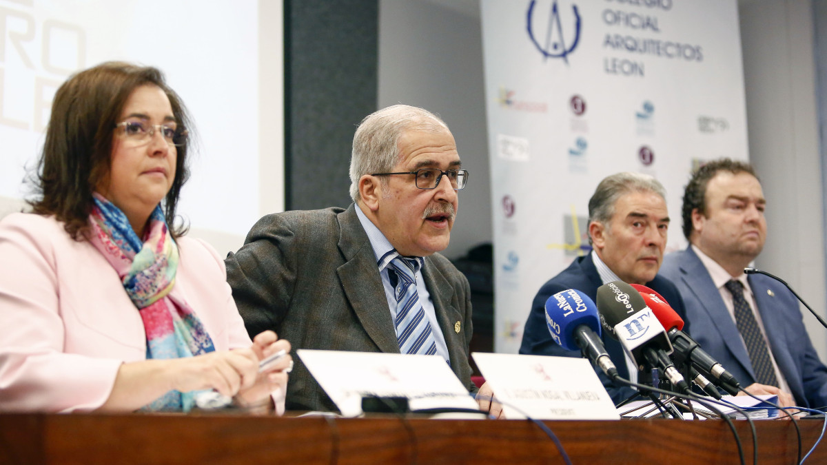Imagen: Carlos S. Campillo / ICAL . Acto de presentación a la sociedad leonesa de la Asociación de Colegios Profesionales, Colpro León. En la imagen (IaD) la vicepresidenta, Nuria González; el presidente, Agustín Nogal; el secretario, Francisco M. Andrés y el presidente del Colegio de Arquitectos, Álvaro Izquierdo