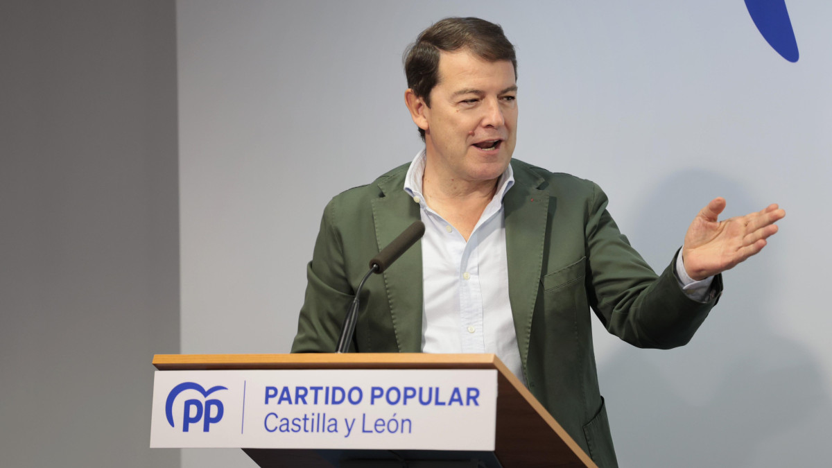 Imagen: PPCyL. Alfonso Fernández Mañueco, presidente del PP de Castilla y León, responde a Santiago Abascal en el Comité Ejecutivo Autonómico de los populares.