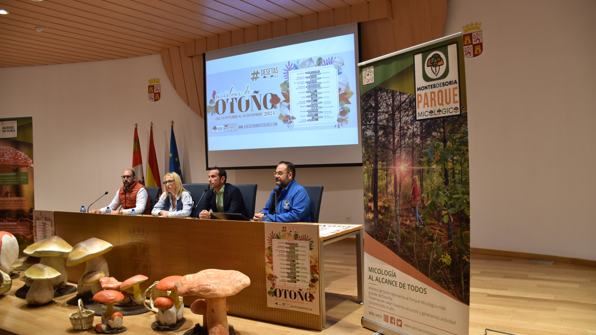 Imagen: Presentación de toda la programación del Micotour de otoño de la Asociación Montes de Soria.  
