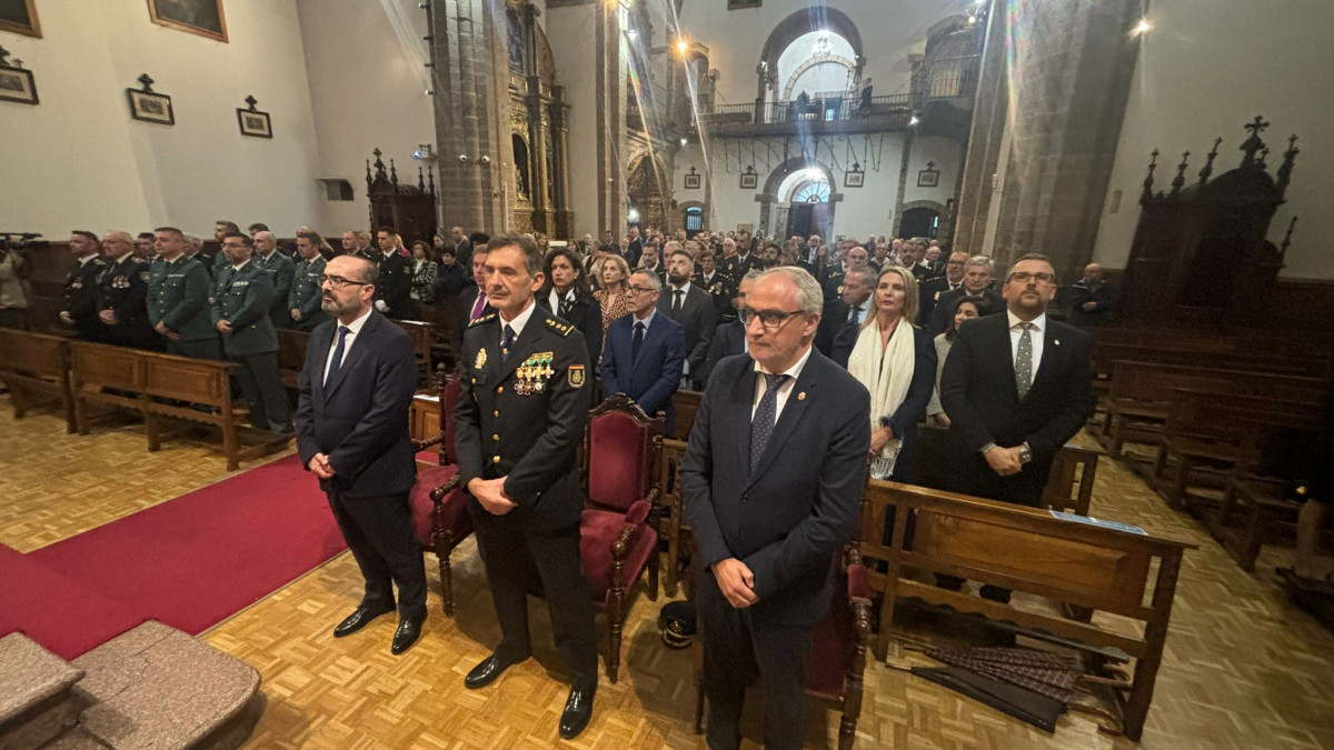 Imagen: Celebración de la misa de los Ángeles Custodios