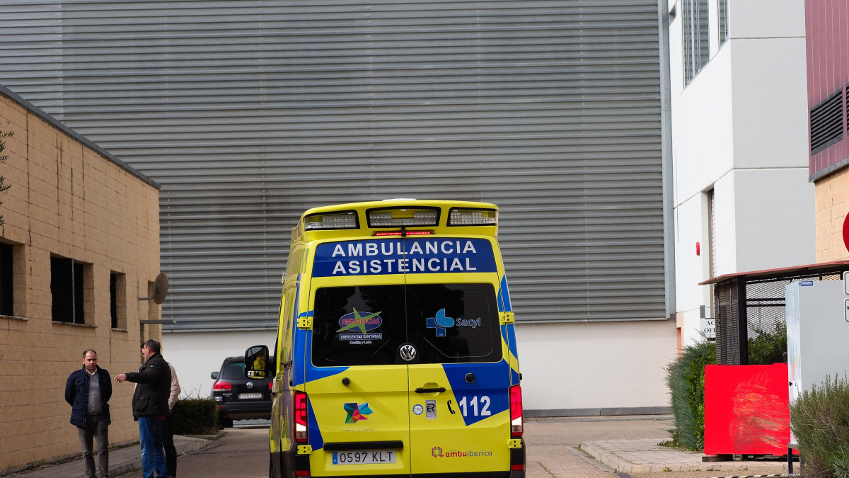 Imagen: ICAL. Imagen de archivo de una ambulancia del SACYL.