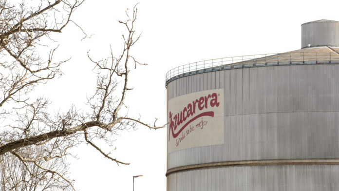 Imagen: Imagen de archivo de la Azucarera de La Bañeza.