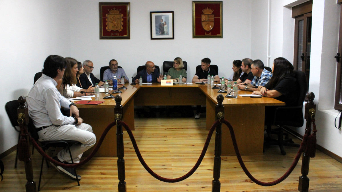 Imagen: Jornada de trabajo sobre el Ponfeblino (Foto: Ciuden)