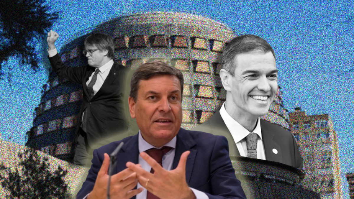 Imagen: El consejero portavoz, Carlos Fernández Carriedo, durante su comparecencia tras el Consejo de Gobierno, defendiendo la postura de la Junta frente a la amnistía.