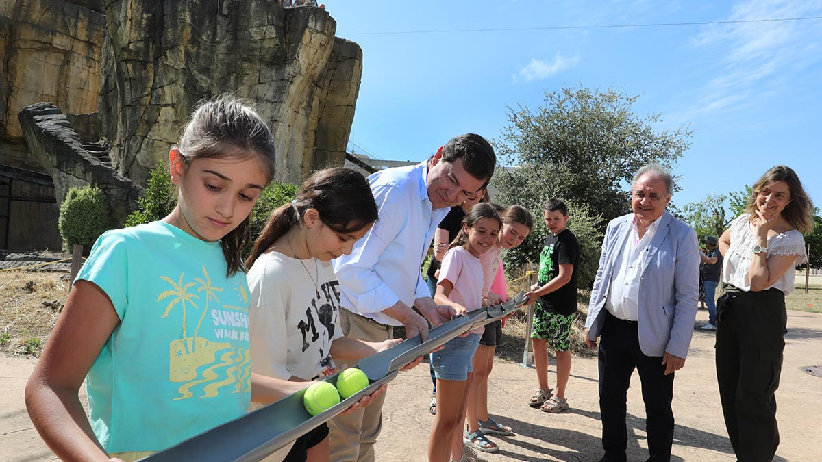 Imagen: ICAL. La Junta de Castilla y León presenta el bono infantil para costear las extraescolares de los más pequeños.