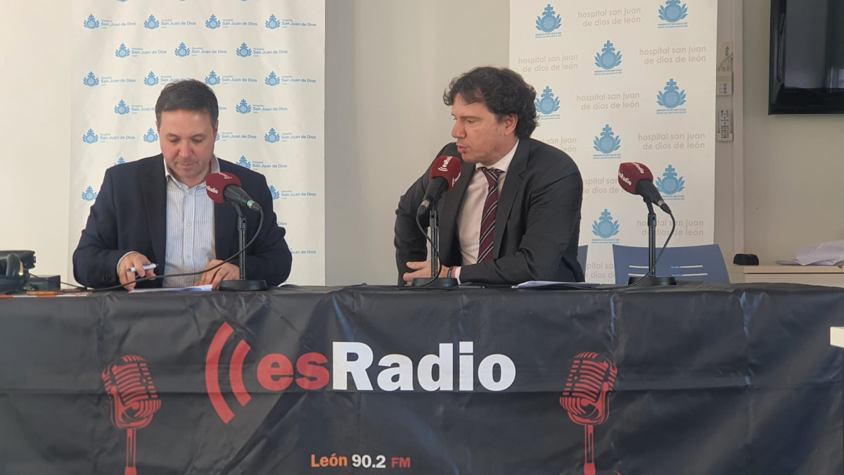 Imagen: Juan Francisco Seco, director gerente del Hospital durante el programa con Arturo Martínez
