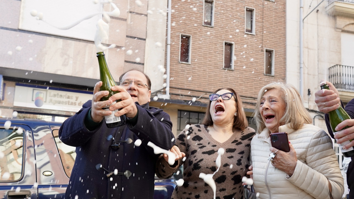 Imagen: El “Gordo” de la Lotería de Navidad reparte 468 millones de euros en La Bañeza (León). Campillo