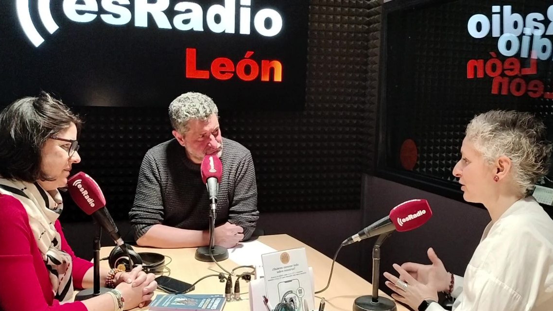 Imagen: Sandra Valdueza y Arantxa Jaén durante la entrevista en el programa Manos Arriba
