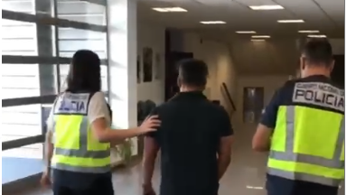 Imagen: Subdelegación del gobierno en Valladolid. Imagen de la detención a un constructor por explotar a sus trabajadores.