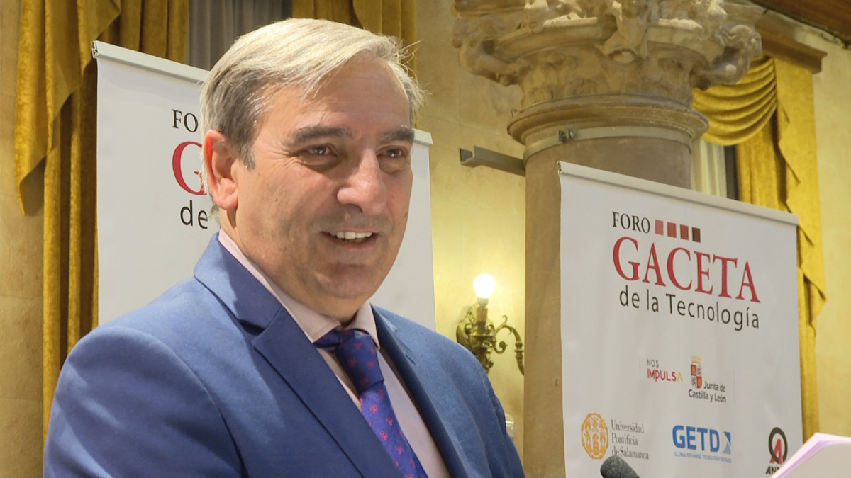 Imagen: El consejero de Movilidad y Transformación Digital de la Junta de Castilla y León, José Luis Sanz Merino durante su participación en el Foro Gaceta.
