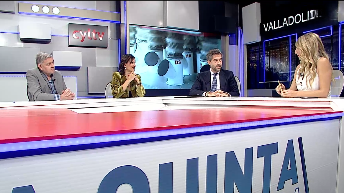 Imagen: Fragmento de la entrevista con César Pontvianne en La 8 Valladolid.  De izquierda a derecha: Javier Álamo, jefe de sección de Diario de Valladolid - El mundo; Reyes Cabero, presentadora de la Quinta Esquina; César Pontviane, presidente de Iberaval y Tamara Hernández, jefa de informativos y programas en esRadio CyL.  