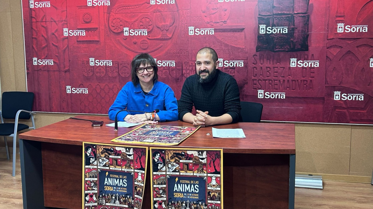 Imagen: Gloria Gonzalo, concejala de cultura del Ayuntamiento de Soria, y Ernesto López, director del Festival. 